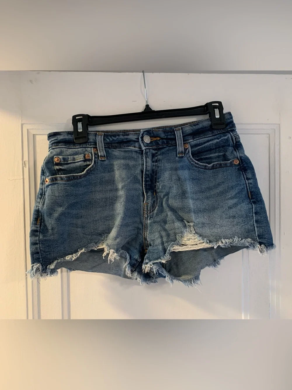 Denizen from Levi's Women's Distressed Blue Denim Shorts Size 29